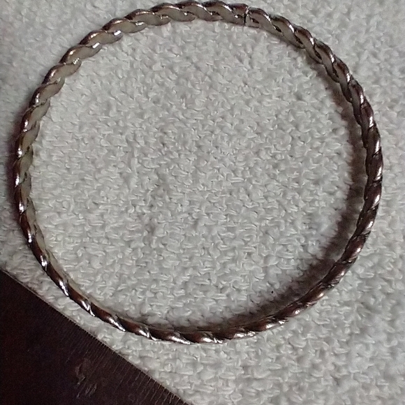 Silvertone decorative bangle bracelet - Picture 4 of 4